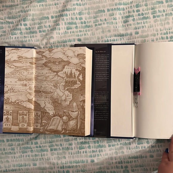 Books - Picture 4 of 4